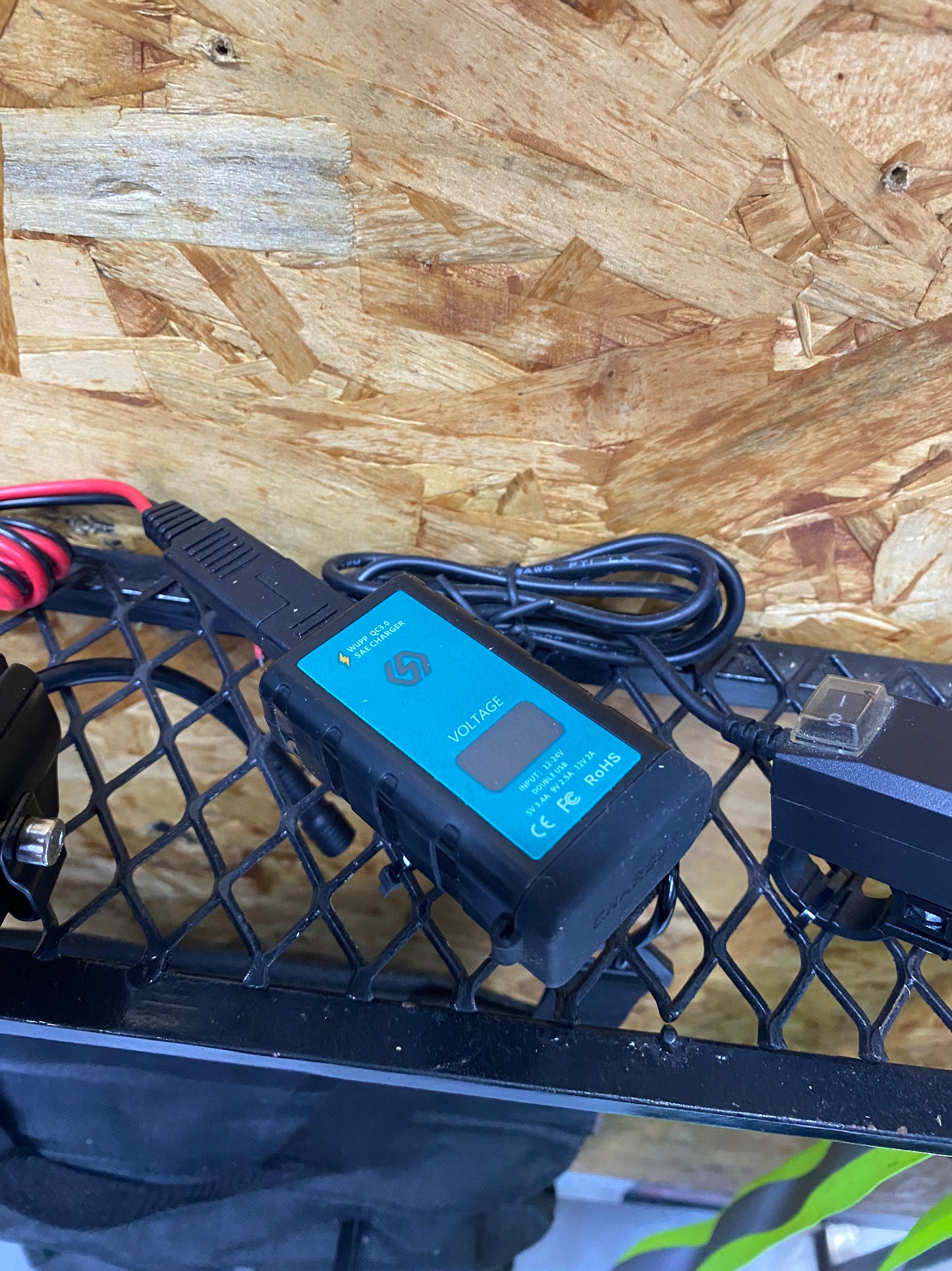 Cargador USB de celular trabajo pesado